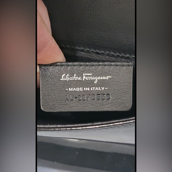 SALVATORE FERRAGAMO vara bow patent leather crossbody bag small - Picture 9 of 10